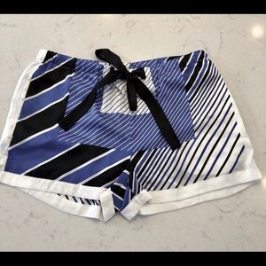 BCBG new Super cute drawstring shorts💙🖤